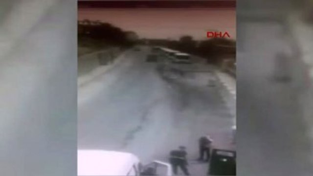 Şırnak - Bomba Yüklü Hafriyat Kamyonunun Çevik Kuvvet Şube Müdürlüğü'ne Girme Anı