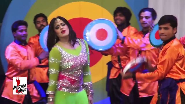 SOBIA KHAN 2016 MUJRA - SAB TU SOHNIYA - PAKISTANI MUJRA DANCE