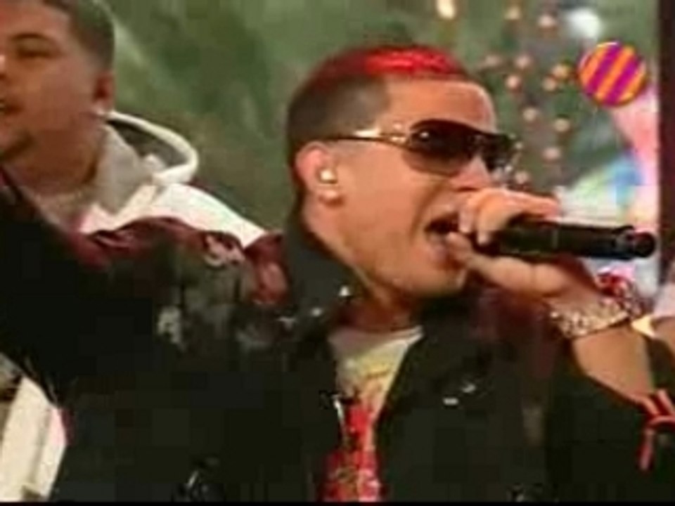 DADDY YANKEE - ELLA ME LEVANTO/FUERA DE CONTROL ~LIVE~