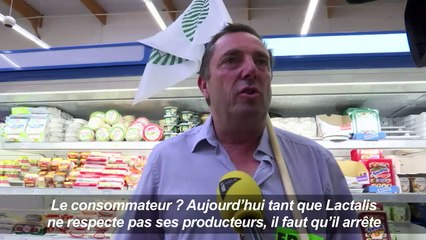 Lactalis: action des producteurs dans un supermarché à Laval