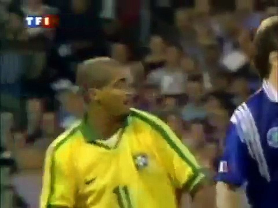 Roberto Carlos Best Goal - Free Kick Goal vs France (Tournoi de France 1997)