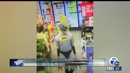 Un hombre disfrazado de Batman robó cajas de cerveza
