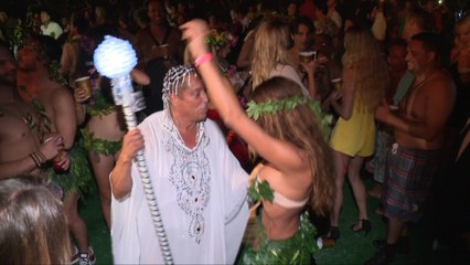 A Wealthy Sir Ivan Went Naked Crazy For His Birthday Party