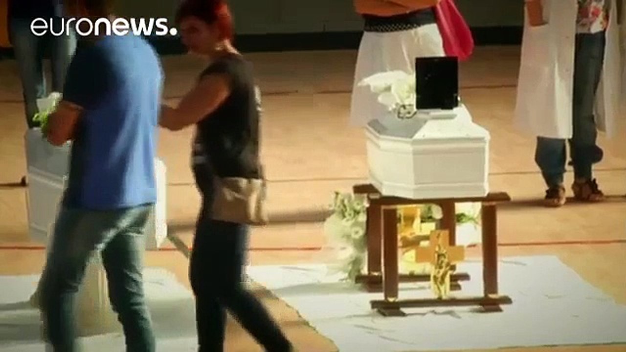 ΣΦΥΓΜΟΣ TV: Ιταλία_ Μεσίστιες οι σημαίες το Σάββατο - Σβήνουν οι ελπίδες για εντοπισμό επιζώντων