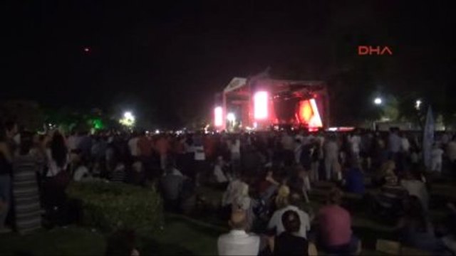 İzmir-Fuar Açılış Konseri Murat Boz'dan