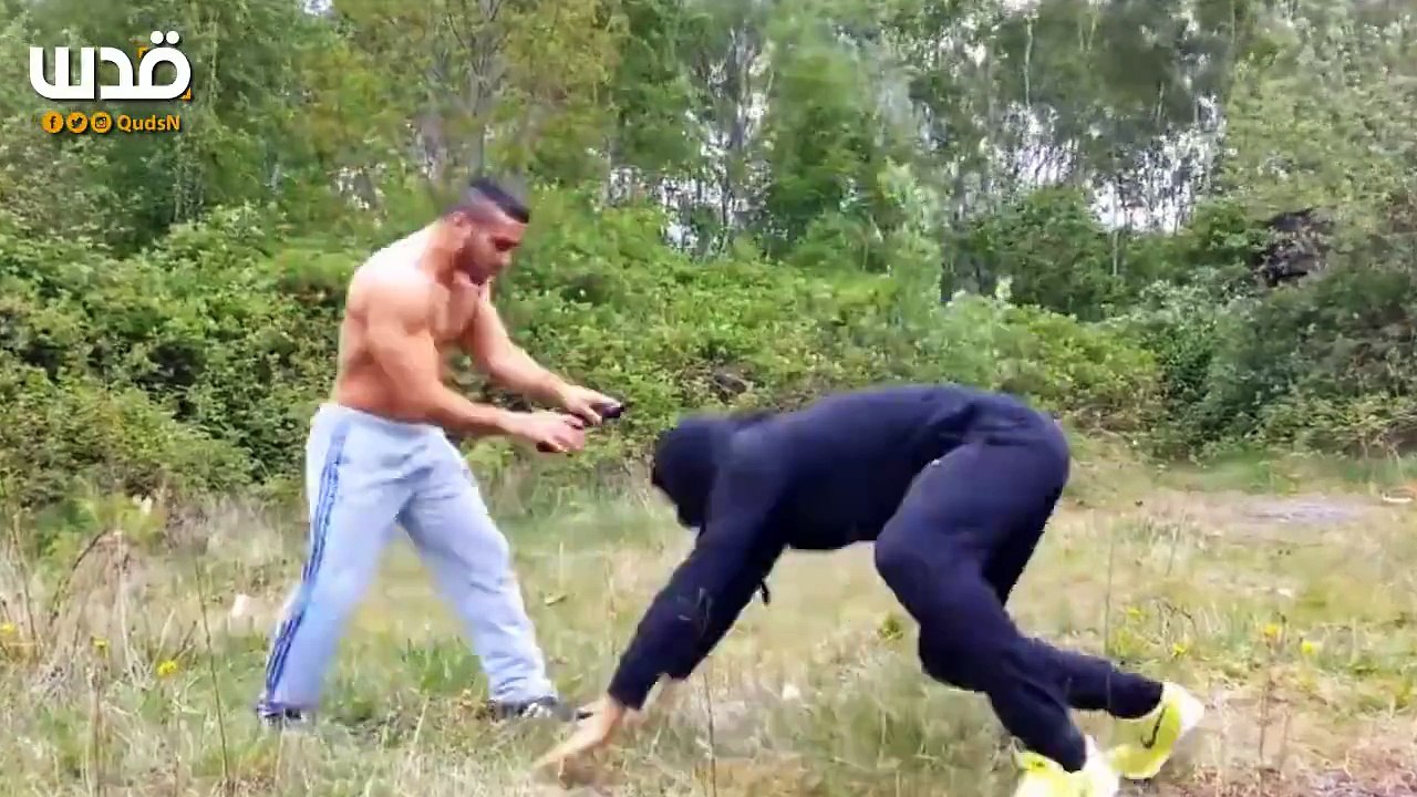 Lui il aura pas de probleme dans la rue