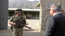 Hakkari Valisi Toprak, Sınır Birliklerini Ziyaret Etti