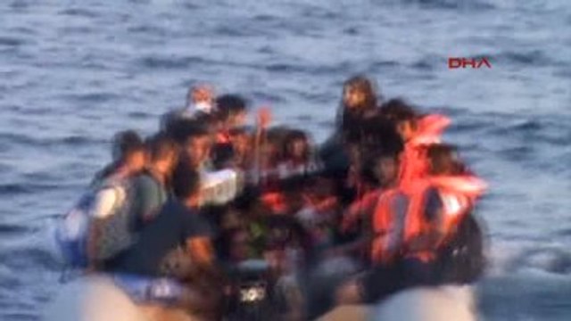 Sahil Güvenlik Komutanlığı'nın Ege Denizi'nde Yasa Dışı Geçiş Önlemek İçin Faaliyetleri Sürüyor