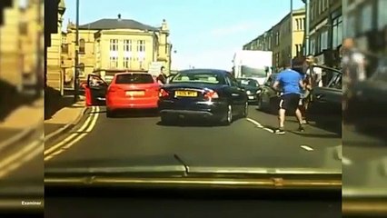 Une femme défend son mari en sortant une batte de baseball pendant un road rage