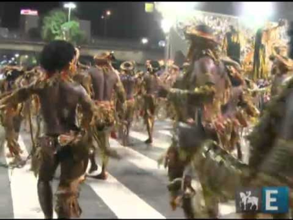 Carnaval carioca levanta o público