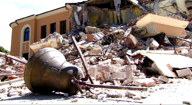Italy earthquake: Hopes of finding survivors fading