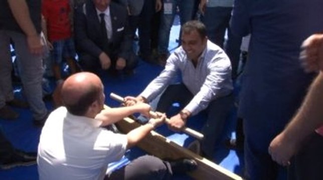 Bilal Erdoğan ve Hamza Yerlikaya'nın Mas Güreşinde Dostluk Kazandı
