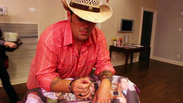 Franz Goovaerts draws names for the Franz 20th souvenirs Elvis Week 2016