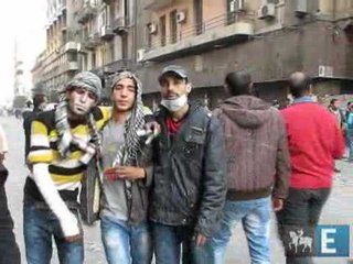 Manifestantes e polícia voltam a se enfrentrar nas ruas do Cairo
