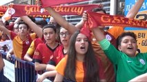Galatasaray'da Cavanda Taraftarla Buluştu
