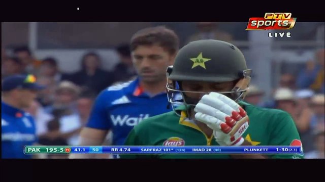 جہاں سارے کھلاڑی ہار گئے وہاں سرفراز نے دھوکہ نہیں دیا اور انگلینڈ کے خلاف سنچری بنالی پھر کیسا جشن منایا