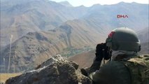 Hakkari'de Bomba Yüklü 3 Araç Ele Geçirildi, PKK Sığınakları İmha Edildi