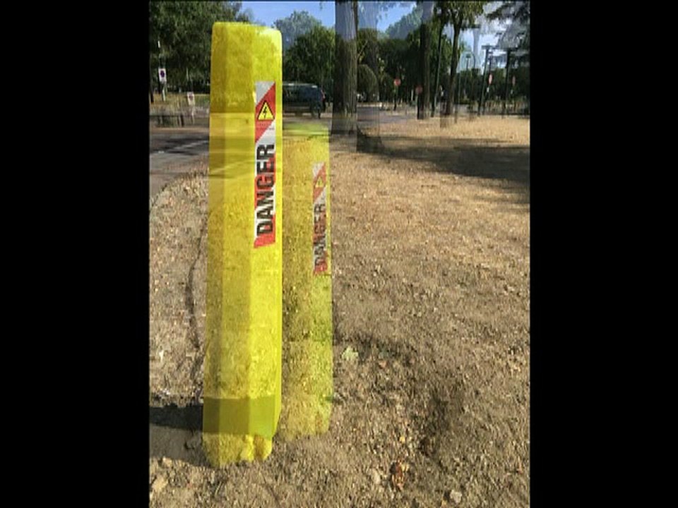 2 PINAY NABAGSAKAN NG ILAW NG POSTE SA KALYE  !!! PARIS 2016