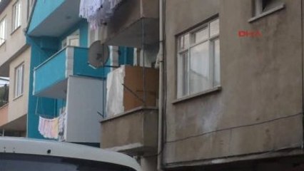 Adapazarı Babasını Balkondan Attı, Ardından da Bıçaklayarak Öldürdü