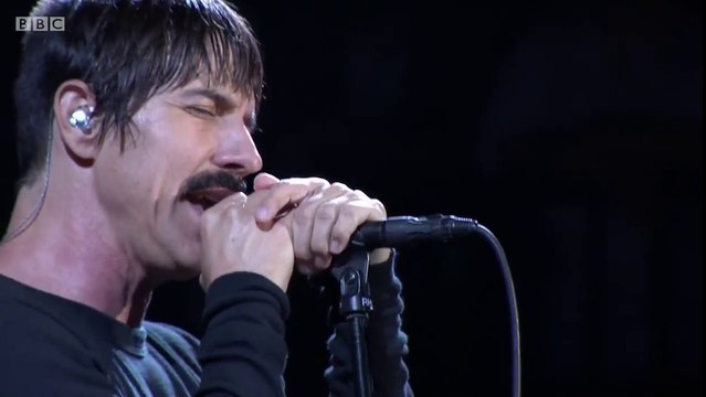 Red Hot Chili Peppers - Parallel Universe (Live at Reading Festival 2016) [HD]