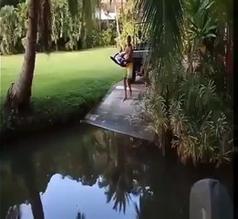 يتزلج على الماء منفردا دون الحاجة الى مركب يجره !