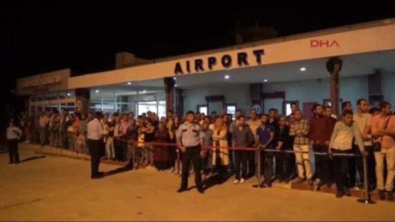 Çanakkale-Şehit Polis Halil İbrahim Eriç'in Cenazesi Çanakkale'ye Getirildi