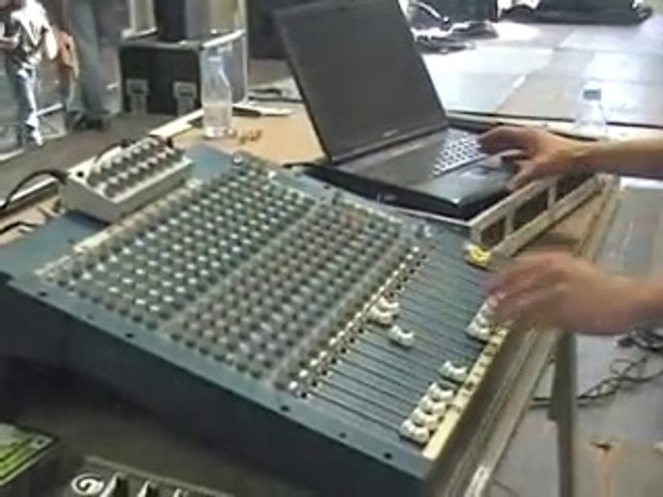 Demostracción una vez más , de como para ser el mejor , no tienes que dejar de estar alerta las 24h del día, sras y sres , el Amo del la mal llamada música electrónica.