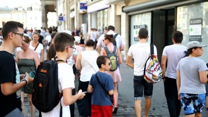 Saint-Quentin: le centre-ville envahi par les chasseurs de Pokemon