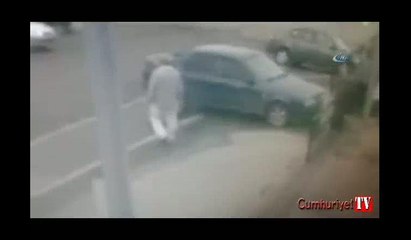 Muhtara silahlı saldırı anı kamerada