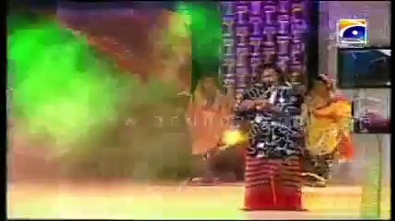 Pakistan's best singer Atif Aslam - Lambi Judai - tribute to Reshma