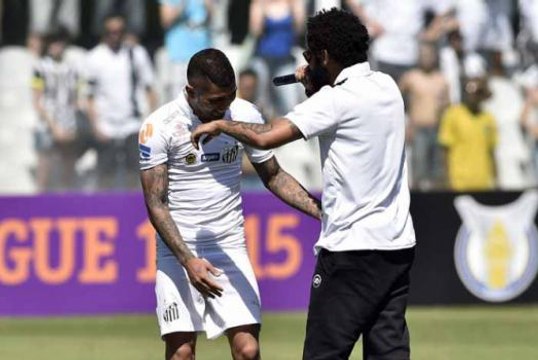 Tchau ou até mais? Emocionado, Gabigol se despede da Vila Belmiro e recebe homenagens