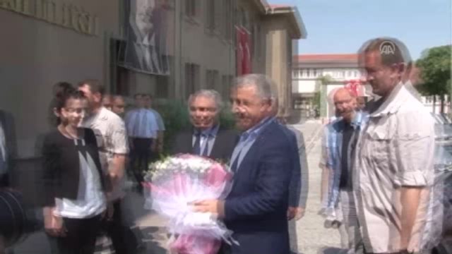 Ulaştırma, Denizcilik ve Haberleşme Bakanı Arslan, Vali Yıldırım'ı Ziyaret Etti