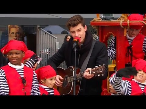 Shawn Mendes Performs ‘Stitches’ At The Macy’s Thanksgiving Day Parade 2015