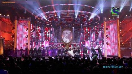 Anushka Sharma in Filmfare 2013