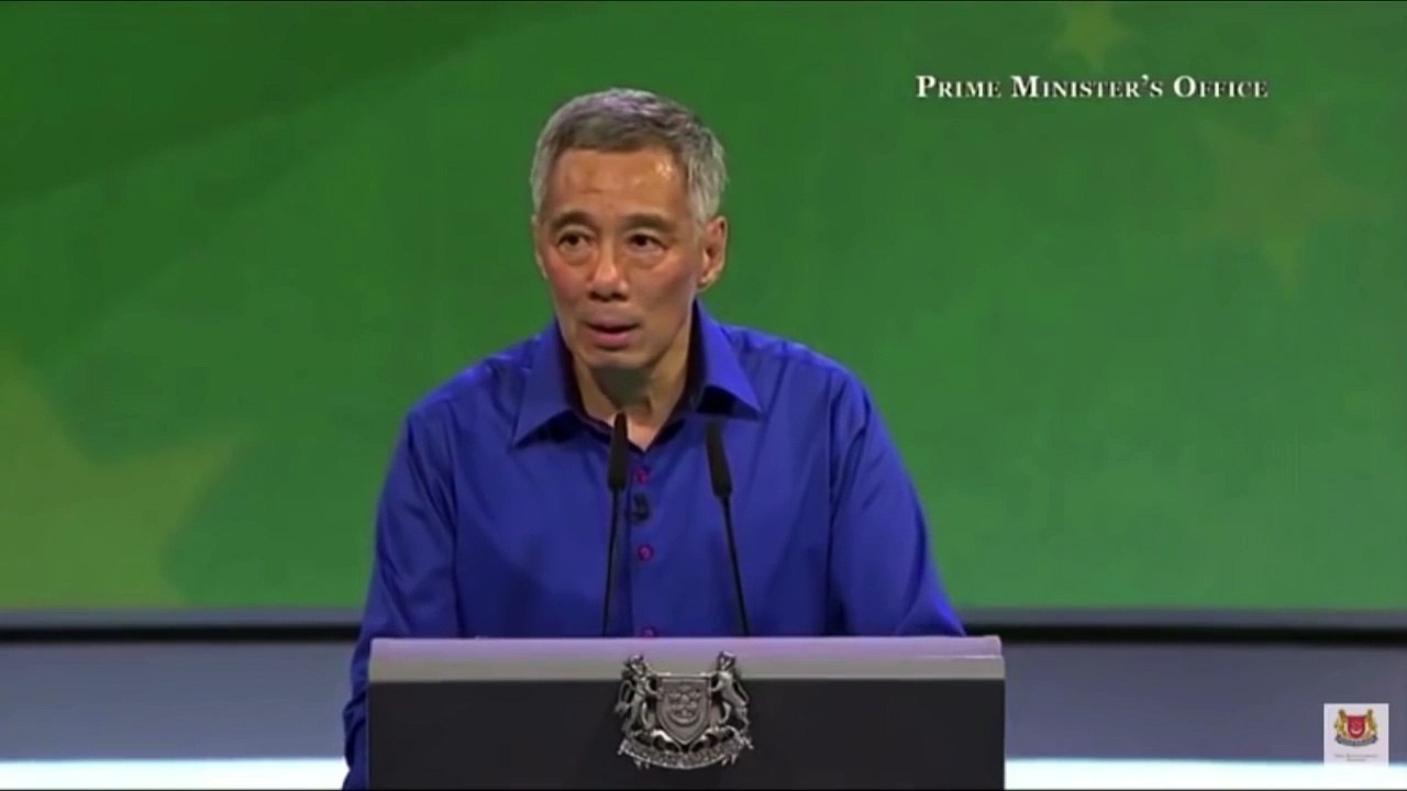 Singapore Prime Minister Lee Hsien Loong collapses during National Day Rally [ FULL]