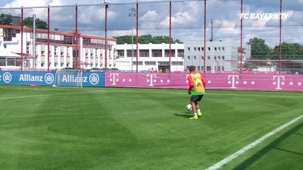 MATS HUMMELS BULLET HEADERS IN TRAINING