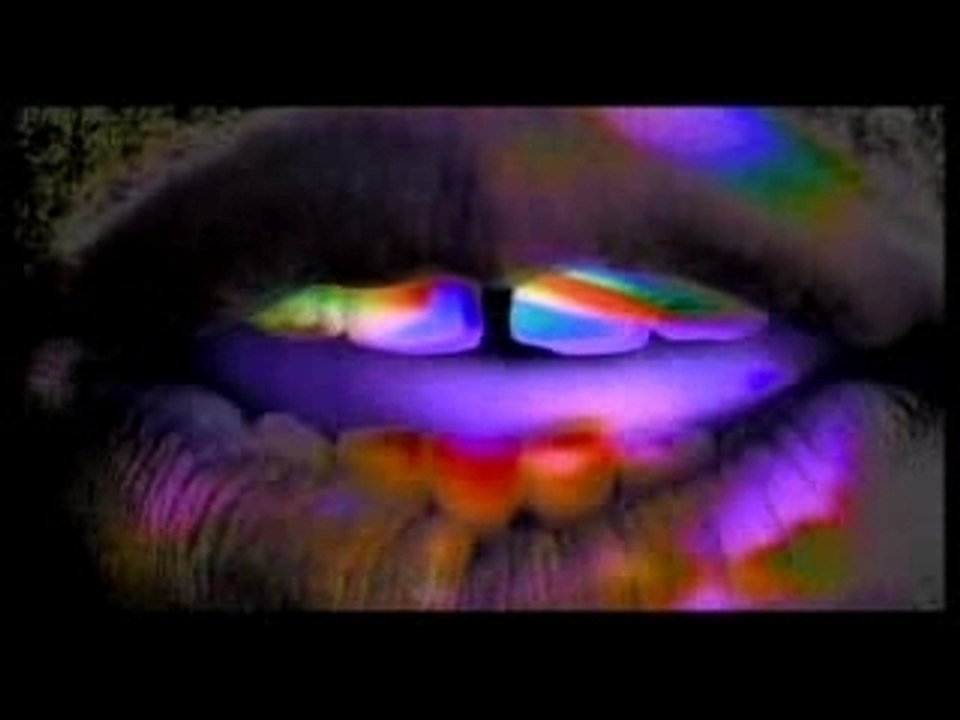 Tv On The Radio - Staring at the sun (clip)