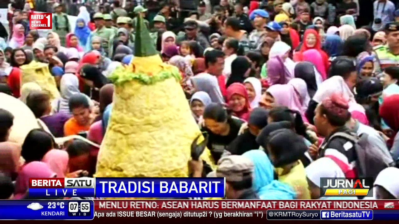 Ratusan Warga Berebut Tumpeng Babarit