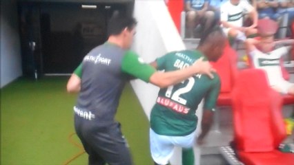 Crazy Juninho Bacuna Kicks Stadiums Wall After Being Sent Off vs PSV