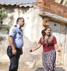 Anne Babasının Evinin Yandığını Zannedince Çılgına Döndü