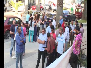 Εργαζόμενοι στα πτηνοτροφεία Ζουρα έξω από τα δικαστήρια Χαλκίδας