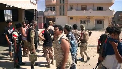 Скачать видео: Fuertes pérdidas entre las fuerzas libias en el asalto final contra el Dáesh en Sirte