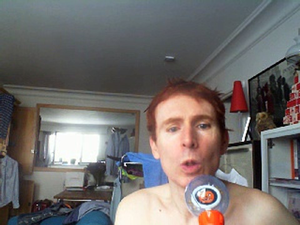 Wiwi égratigne "privé de dortoir" de Jean Luc Lahaye