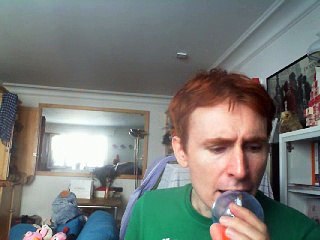 Wiwi égratigne "in your space" de We Are I.V