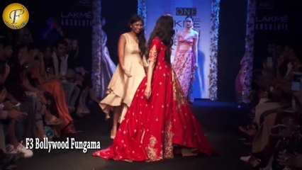 KARISHMA KAPOOR ON RAMP FOR ARCHITHA NARAYANAM SHOW LFW DAY 5