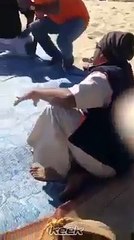 العبو عليه هههه اهم شي أضحكه