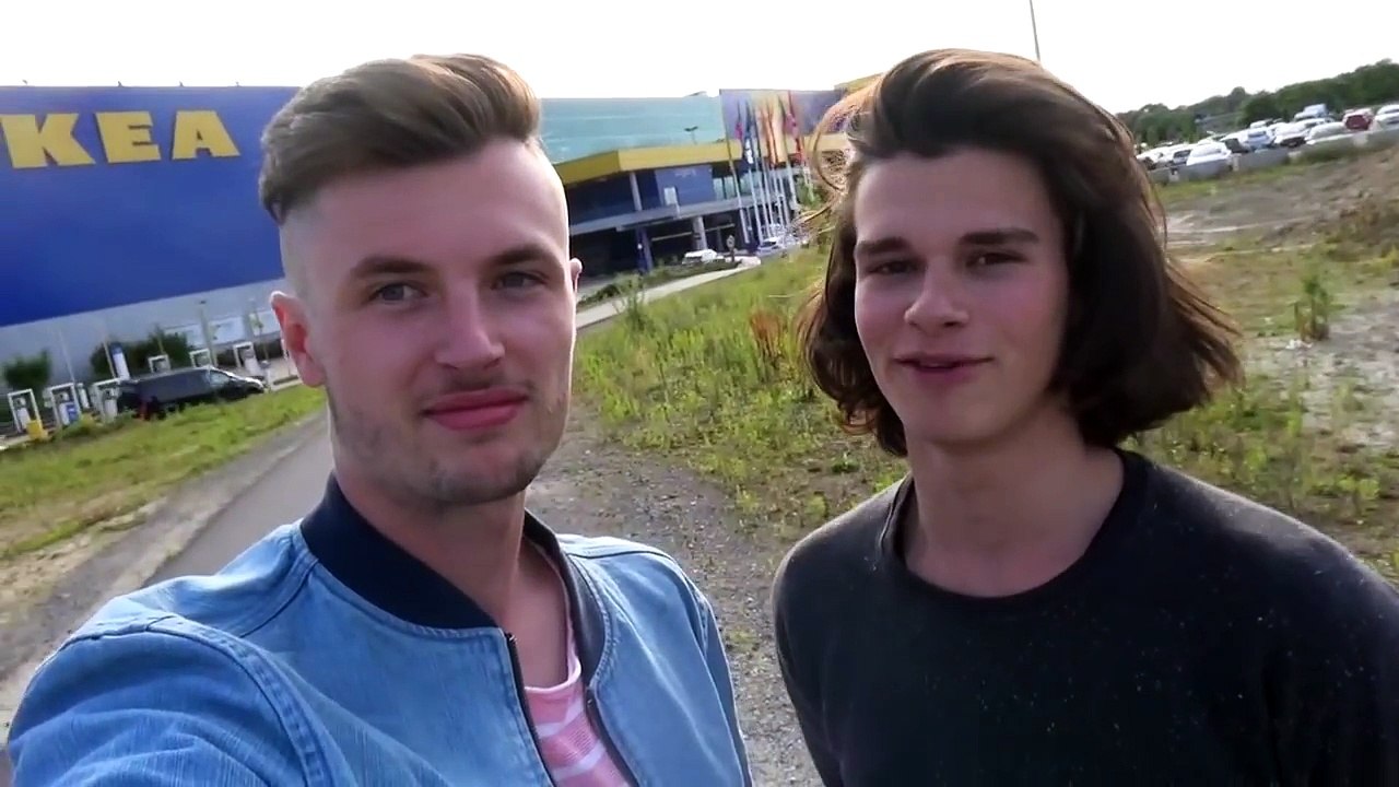 Deux ados relèvent le défi de passer la nuit dans un grand magasin Ikea et se filment !