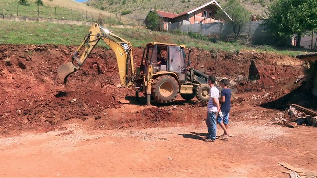 Shkollat në rajonet e vërshuara po bëhen gati për 1 shtatorin