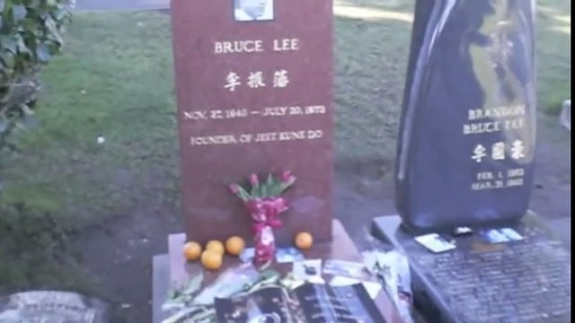 Visiting Bruce Lee and his son Brandon Lee's grave in Lake View Cemetery