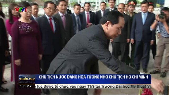 Chủ tịch nước Trần Đại Quang dân hoa tưởng niệm Chủ tịch Hồ Chí Minh